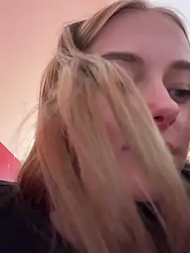 Snapshot of enjoy_my_beauty chatting on February 19, 8:01 am enjoy my beauty online show from February 19, 8:01 am