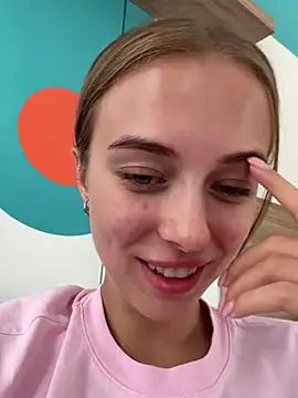 Snapshot of enjoy_my_beauty chatting on February 23, 4:39 am enjoy my beauty online show from February 23, 4:39 am