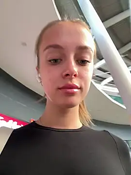 Snapshot of enjoy_my_beauty chatting on March 7, 4:13 am enjoy my beauty online show from March 7, 4:13 am