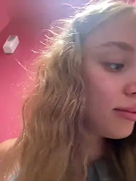 Snapshot of enjoy_my_beauty chatting on March 13, 8:48 am enjoy my beauty online show from March 13, 8:48 am