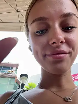 Snapshot of enjoy_my_beauty chatting on March 14, 4:21 am enjoy my beauty online show from March 14, 4:21 am