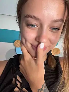 Snapshot of enjoy_my_beauty chatting on March 16, 4:30 am enjoy my beauty online show from March 16, 4:30 am