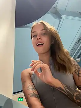 Snapshot of enjoy_my_beauty chatting on March 17, 7:24 am enjoy my beauty online show from March 17, 7:24 am