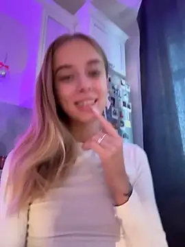 Snapshot of enjoy_my_beauty chatting on September 23, 6:05 am enjoy my beauty online show from September 23, 6:05 am