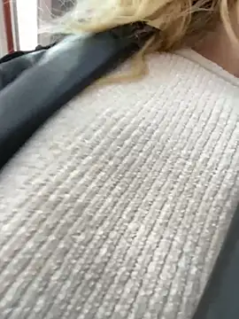 Snapshot of enjoy_my_beauty chatting on October 10, 6:56 am enjoy my beauty online show from October 10, 6:56 am