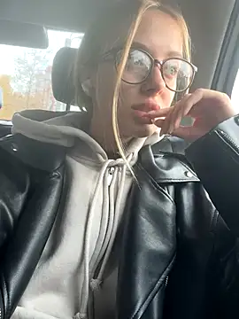 Snapshot of enjoy_my_beauty chatting on October 20, 7:20 am enjoy my beauty online show from October 20, 7:20 am