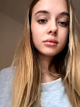 Snapshot of enjoy_my_beauty chatting on December 1, 11:04 am enjoy my beauty online show from December 1, 11:04 am