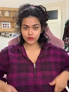 Curvydesifromgermany online show from November 6, 1:23 pm