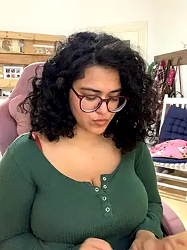 Curvydesifromgermany online show from November 11, 2:39 pm