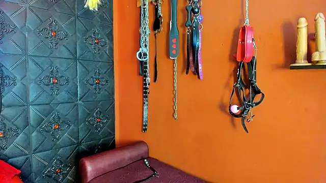 annavi  online show from October 22, 7:02 pm