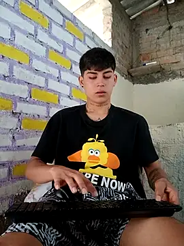 Snapshot of Lukas_strong chatting on October 24, 2:57 pm Lukas strong online show from October 24, 2:57 pm