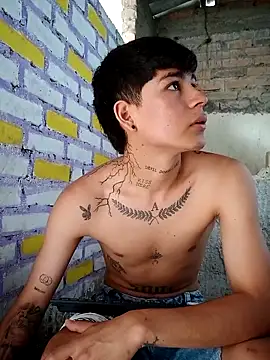 Snapshot of Lukas_strong chatting on November 9, 3:32 pm Lukas strong online show from November 9, 3:32 pm