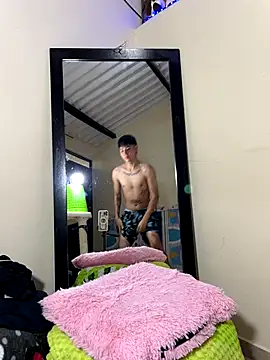 Snapshot of Lukas_strong chatting on November 26, 12:28 pm Lukas strong online show from November 26, 12:28 pm