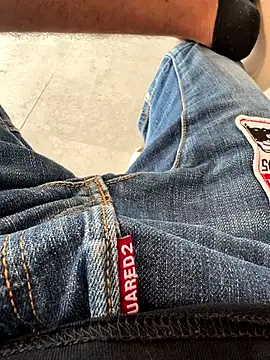 Snapshot of Lukas_strong chatting on December 2, 4:57 pm Lukas strong online show from December 2, 4:57 pm