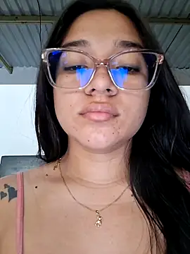 -VICKKY online show from March 25, 2:45 pm