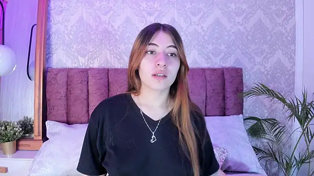 Snapshot of tiffany_becker chatting on October 1, 12:00 pm tiffany becker online show from October 1, 12:00 pm