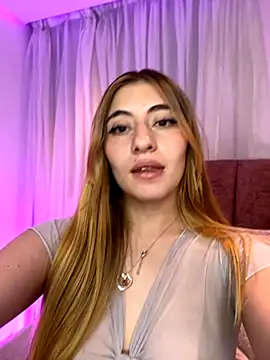 Snapshot of tiffany_becker chatting on November 15, 12:30 am tiffany becker online show from November 15, 12:30 am