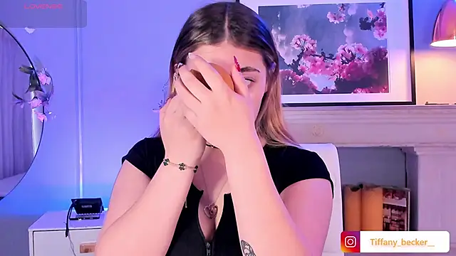 Snapshot of tiffany_becker chatting on December 16, 12:21 pm tiffany becker online show from December 16, 12:21 pm