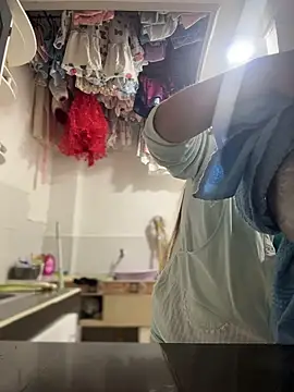 Emiily lee online show from November 29, 3:42 am