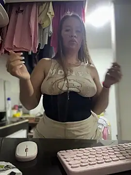 Emiily lee online show from January 7, 1:30 am