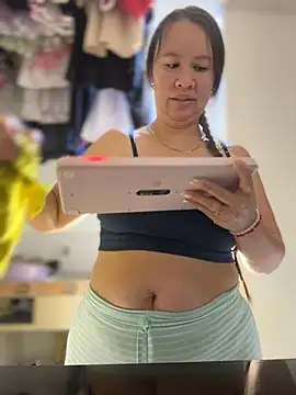 Emiily lee online show from March 11, 9:15 am