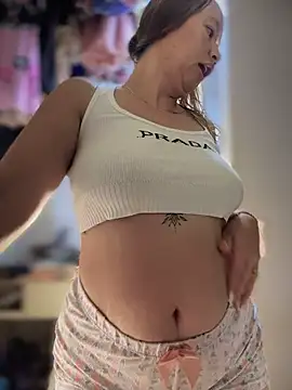 Emiily lee online show from March 30, 9:21 am