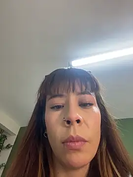 Snapshot of iriiina_veneno chatting on November 9, 3:10 pm iriiina veneno online show from November 9, 3:10 pm