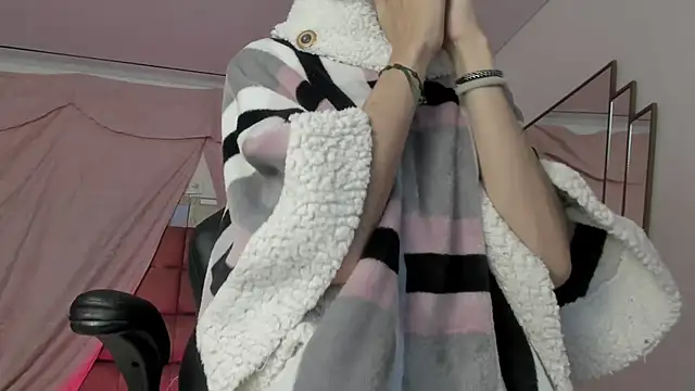 Snapshot of BonnieCute_ chatting on February 1, 11:32 am BonnieCute online show from February 1, 11:32 am