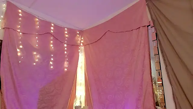 Snapshot of BonnieCute_ chatting on November 8, 1:06 am BonnieCute online show from November 8, 1:06 am