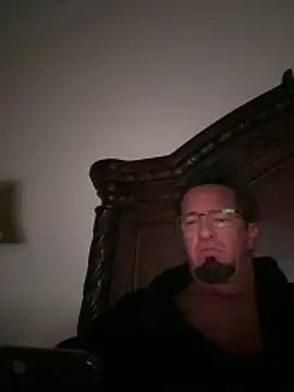 sluttydylan online show from February 20, 9:00 am