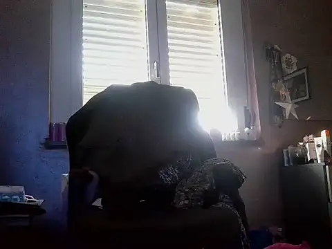 Snapshot of LadyVenere chatting on October 12, 3:33 pm LadyVenere online show from October 12, 3:33 pm