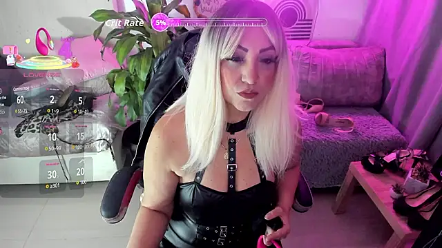 Snapshot of anyclark_ chatting on February 23, 12:19 am anyclark online show from February 23, 12:19 am