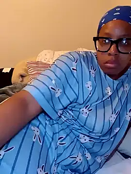 Snapshot of madamsensuale chatting on December 31, 12:32 am madamsensuale online show from December 31, 12:32 am