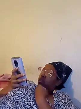 Snapshot of madamsensuale chatting on January 7, 1:59 am madamsensuale online show from January 7, 1:59 am