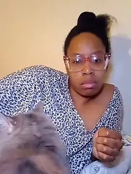 Snapshot of madamsensuale chatting on January 26, 12:26 am madamsensuale online show from January 26, 12:26 am