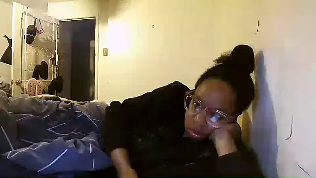 Snapshot of madamsensuale chatting on March 14, 12:07 pm madamsensuale online show from March 14, 12:07 pm