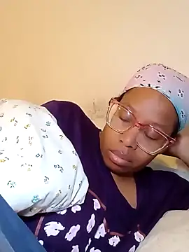 Snapshot of madamsensuale chatting on March 19, 4:02 pm madamsensuale online show from March 19, 4:02 pm