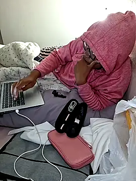 Snapshot of madamsensuale chatting on November 17, 3:01 am madamsensuale online show from November 17, 3:01 am