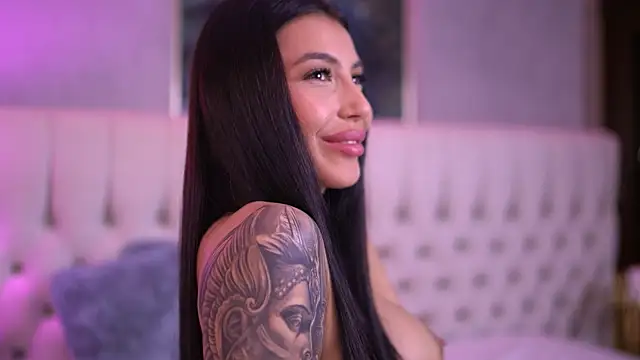 Snapshot of AishaDevoe chatting on February 5, 1:15 am AishaDevoe online show from February 5, 1:15 am