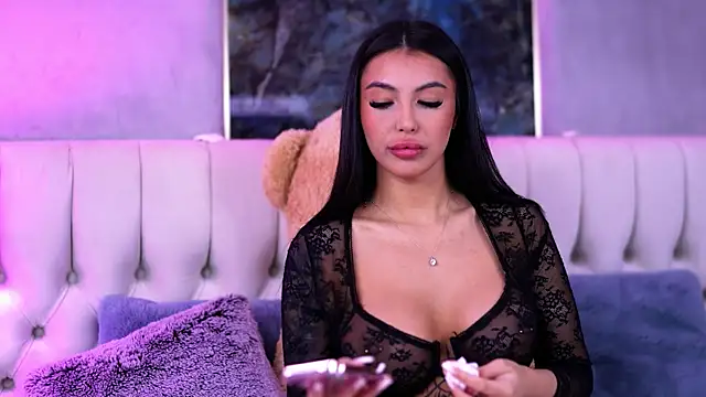 Snapshot of AishaDevoe chatting on February 13, 8:45 pm AishaDevoe online show from February 13, 8:45 pm