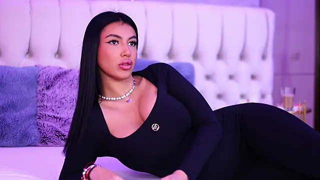 Snapshot of AishaDevoe chatting on March 2, 7:45 pm AishaDevoe online show from March 2, 7:45 pm