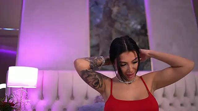 Snapshot of AishaDevoe chatting on March 13, 10:10 pm AishaDevoe online show from March 13, 10:10 pm