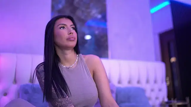 Snapshot of AishaDevoe chatting on March 17, 7:04 pm AishaDevoe online show from March 17, 7:04 pm