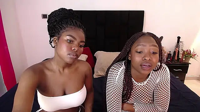 AdelynYasmin online show from November 20, 1:00 pm