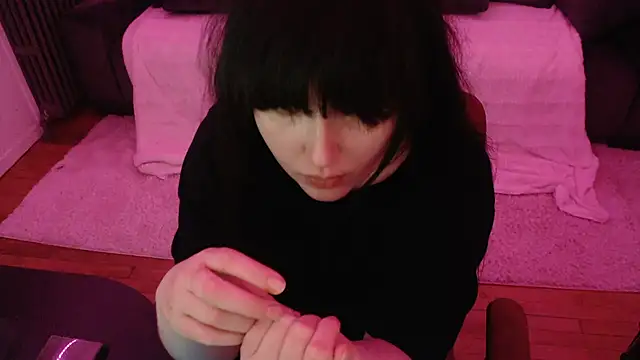 Lynylou online show from December 1, 8:53 pm