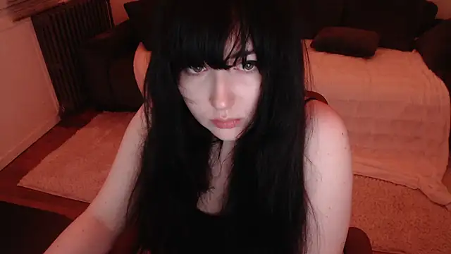 Lynylou online show from December 3, 3:41 am