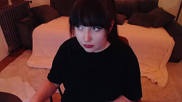 Lynylou online show from December 9, 1:40 am