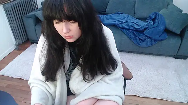 Lynylou online show from January 13, 6:59 pm