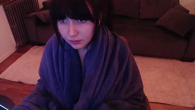 Lynylou online show from January 14, 1:15 am