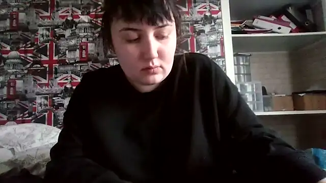 Lynylou online show from October 19, 1:45 pm